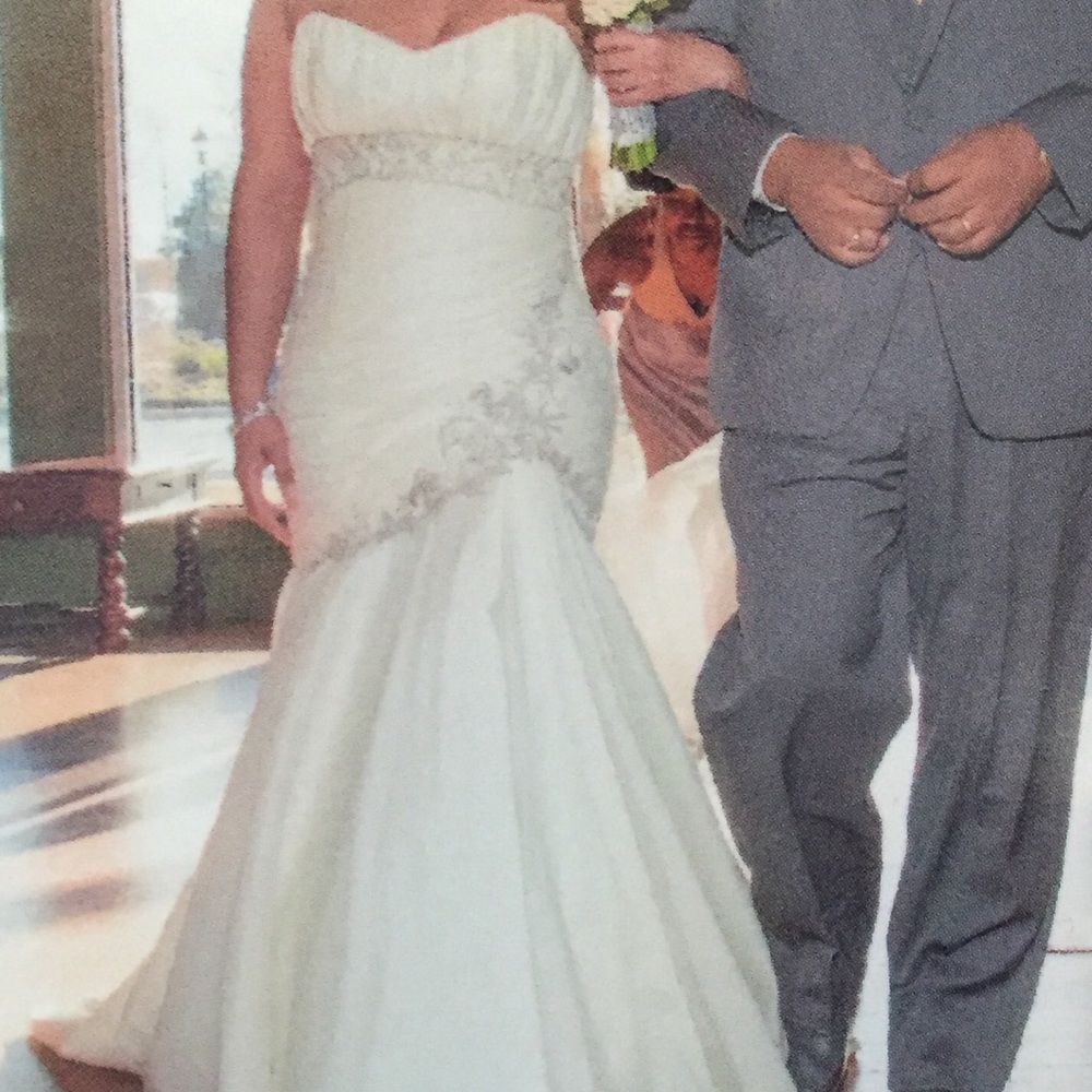 Beautiful wedding dress!!! Size 4-6